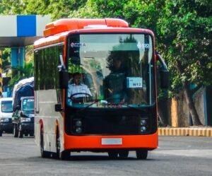 Gambar bus e inobus sebagai contoh fungsi bus listrik medium