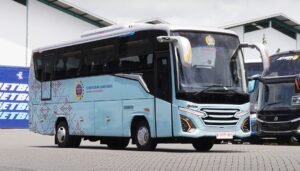 Gambar body bus medium jetbus 5 MD dari karoseri ADI Putro