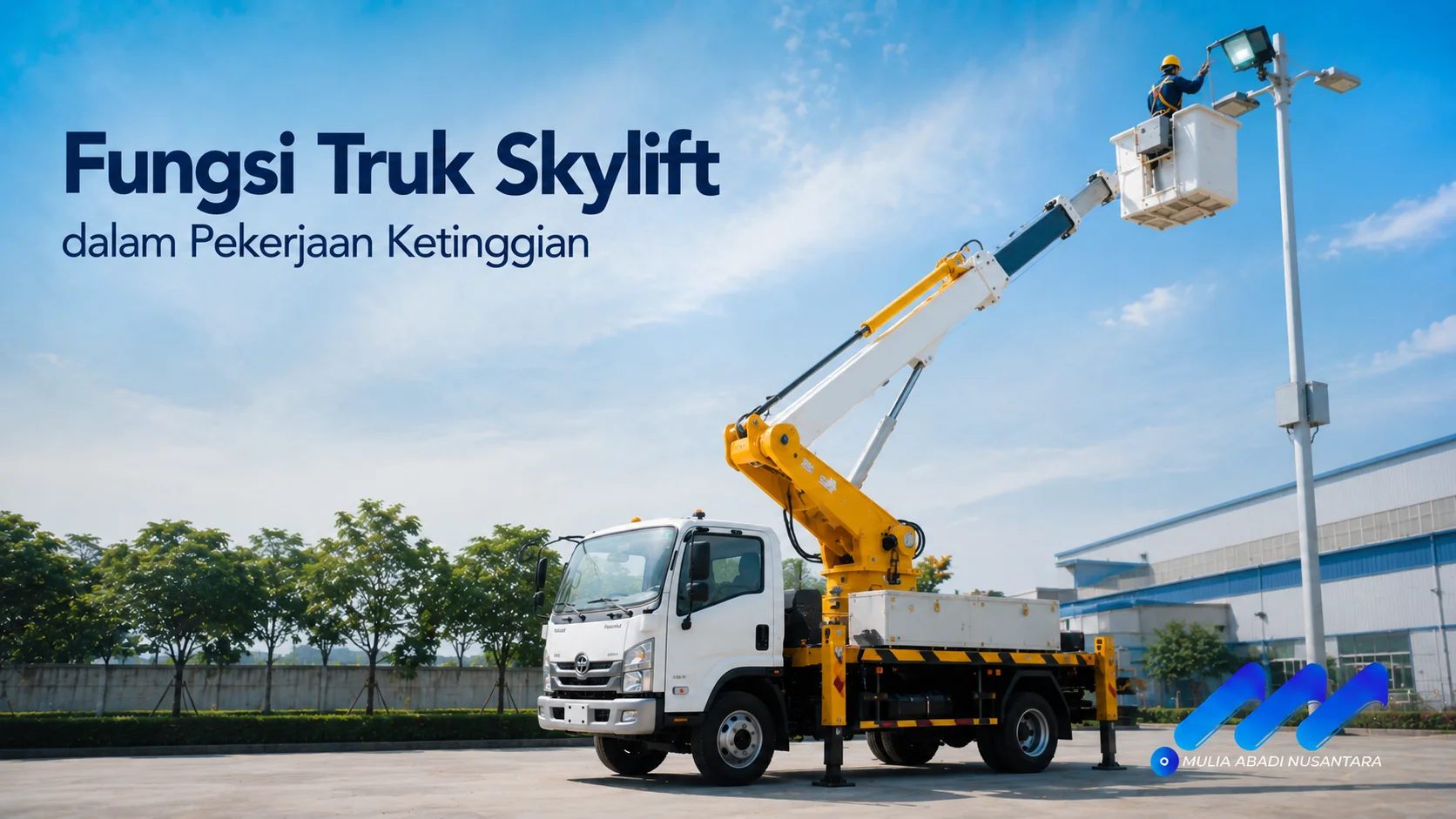 Truk skylift dengan boom hidrolik dan bucket kerja digunakan untuk perawatan lampu jalan sebagai ilustrasi fungsi kendaraan dalam pekerjaan di ketinggian.