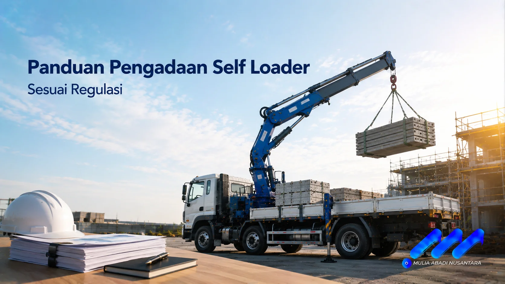 Self loader dengan crane hidrolik digunakan untuk mengangkat material di area proyek sebagai ilustrasi panduan pengadaan self loader sesuai regulasi dan kebutuhan operasional.